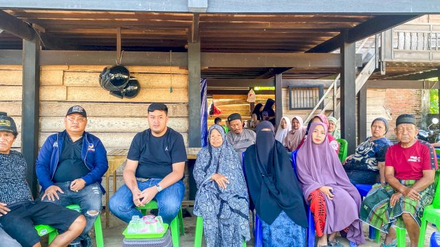 Paslon Bersama Lebih Baik Kirim Tim Bantu Korban Kebakaran di Desa Ujung, Kecamatan Tiroang.