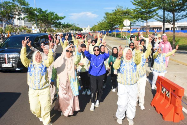 Antusias Warga Ikut Berbaur Senam-Jogging Bersama Suwarni Burhan dan Tim SUKSES di CPI Makassar