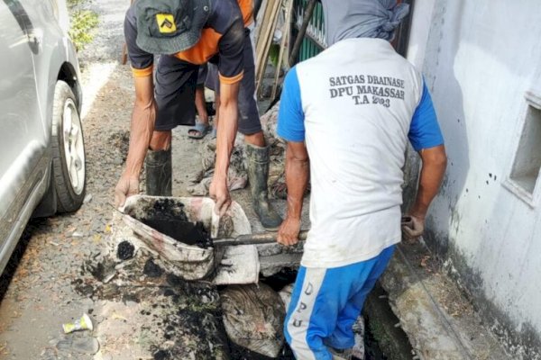 Dinas PU Makassar Terus Berupaya Kurangi Genang Air, Salah Satunya Lewat Pengerukan Drainase