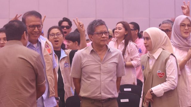 Rocky Gerung Hadiri Langsung Debat Kedua Pilwalkot Makassar.