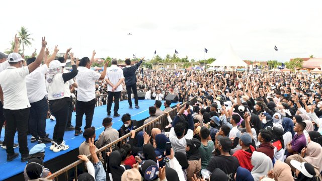 Kampanye Akbar Paslon Andi Irwan Hamid-Sudirman Bungi di Lapangan Mattiro Deceng.