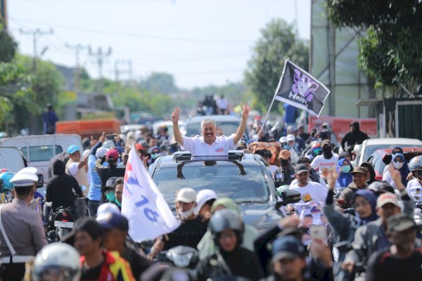 Lawan &#8216;Halangi&#8217; Dua Truk Mogok, Puluhan Ribu Warga Pinrang Tetap Setia Hadiri Kampanye Irwan-Sudirman, Panik Yah