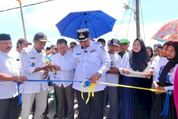 Bupati Maros Chaidir Syam Resmikan Jembatan Penghubung Desa di Kecamatan Bontoa
