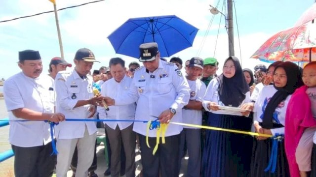 Bupati Maros Chaidir Syam Resmikan Jembatan Penghubung Desa di Kecamatan Bontoa