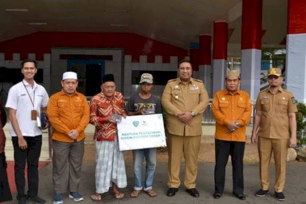 Pengentasan Kemiskinan Ekstrem, Pemkab Maros dan Baznas Salurkan Bantuan