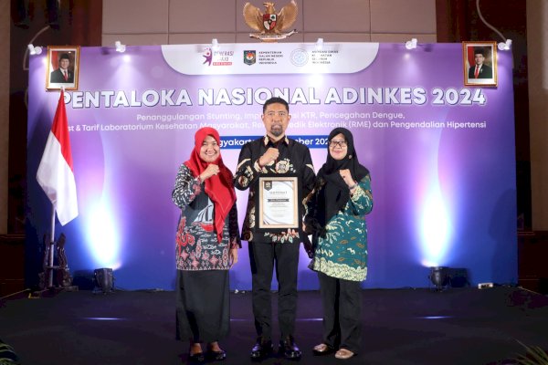 Pjs Wali Kota Makassar Terima Penghargaan Pentaloka Nasional ADINKES 2024 untuk Implementasi Kawasan Tanpa Rokok