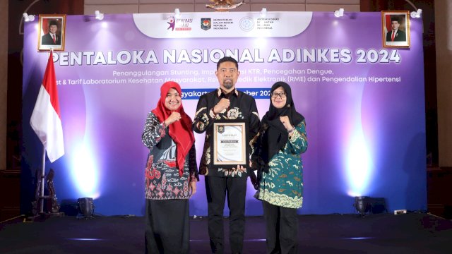 Pjs Wali Kota Makassar Terima Penghargaan Pentaloka Nasional ADINKES 2024.