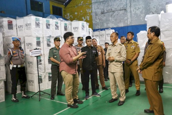 Pjs Wali Kota Makassar Bersama Gubernur Sulsel Tinjau Gudang Logistik KPU, Pastikan Keamanan Pilkada