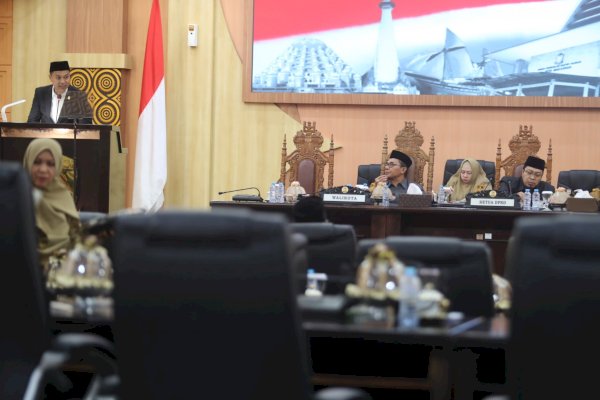 PJ Sekda Irwan Adnan Kota Makassar Hadiri Rapat Paripurna Tentang Pemandangan Umum Fraksi