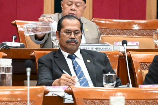 Peringati Hari Guru, Legislator NasDem Dorong Peningkatan Kesejahteraan Guru