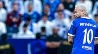 Nasib Buruk Neymar: Kembali Setelah Absen 366 Hari, Main Kurang dari Setengah Jam, Cedera Lagi-Banting Botol