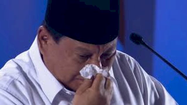 Tangis Haru Prabowo saat Umumkan Kenaikan Gaji Guru.(F-INT)