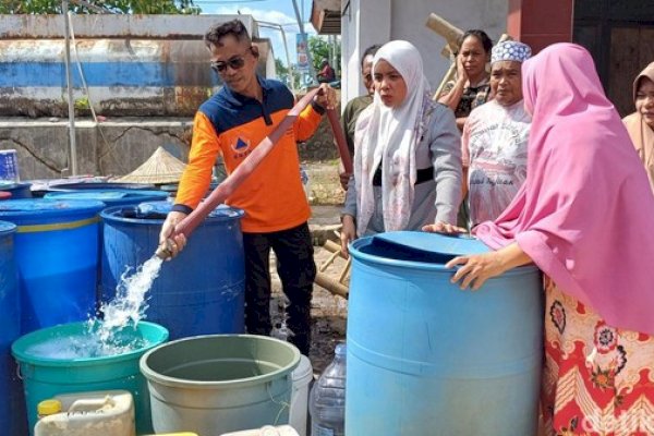 Pemerintah Kabupaten Maros Menyalurkan Air Bersih ke 9 Kecamatan yang Mengalami Krisis Air Bersih