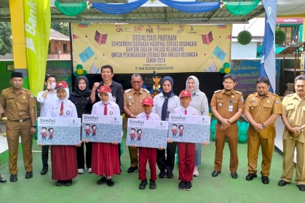 Wabup Soppeng Bersama Pihak Sulselbar Gelar Sosialisasi Program GENCARKAN di SDN 3 Lemba