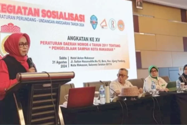 Apiaty Amin Syam Ajak Masyarakat Makassar Peduli Terhadap Sampah