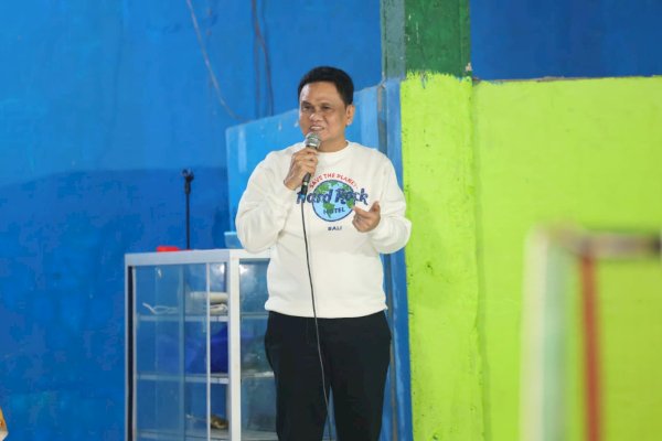 Bupati Barru Membuka Kejuaraan Bulutangkis Antar Kecamatan di Tanete Riaja