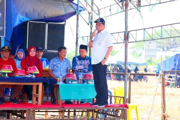 Bupati Barru Meriahkan Pesta Rakyat Lomba Taxi Gabah Harapan Cup III