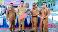 Bupati Barru Serahkan 1 Unit Mobil Ambulance ke Puskesmas Bojo