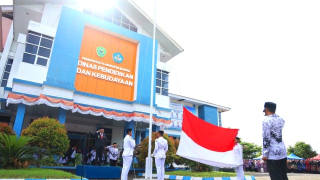 Hari Guru Nasional 79, Bupati Barru Pimpin Upacara dan Bacakan Amanat Menteri Pendidikan R.I