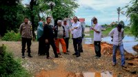 Reses Titik Terakhir, Doktor Mahmud Turun Langsung Tinjau Kondisi Jalan-Drainase di Kelurahan Karuwisi Utara