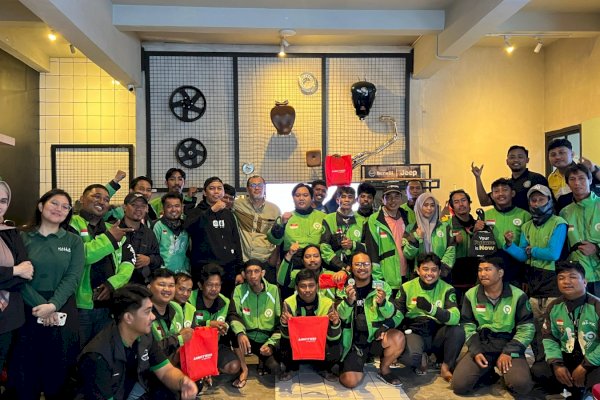 Tingkatkan Keselamatan Berkendara, Para Mitra Kalla Kars x Gojek Berikan Edukasi Safety Riding