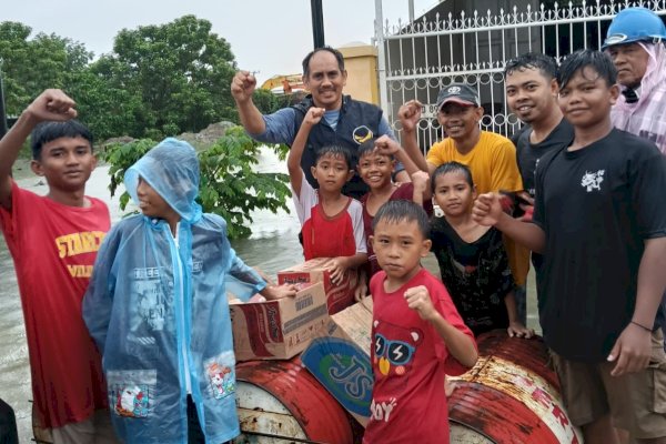 Politik Kemanusiaan, Legislator NasDem Mahmud Beri Bantuan Korban Banjir Kodam 3 Katimbang Makassar