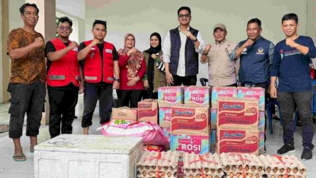 Legislator NasDem Teguh Iswara Salurkan Bantuan untuk Korban Banjir Kabupaten Barru.