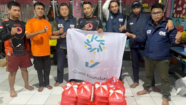 Tim RML Foundation Bantu Warga Terdampak Banjir di Kecamatan Biringkanaya.