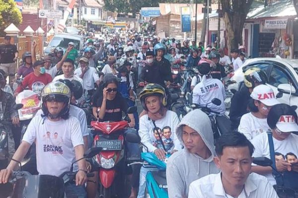 Ribuan Massa Pendukung Zadrak-Erianto Tumpah Ruah Kawal Pengundian Nomor Urut