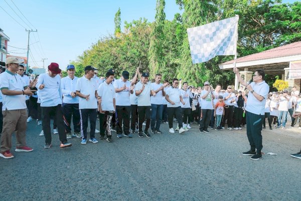 Bupati Barru Lepas Jalan Sehat Hari Jadi Provinsi Sulsel ke-355 di Barru, Pecahkan Rekor MURI