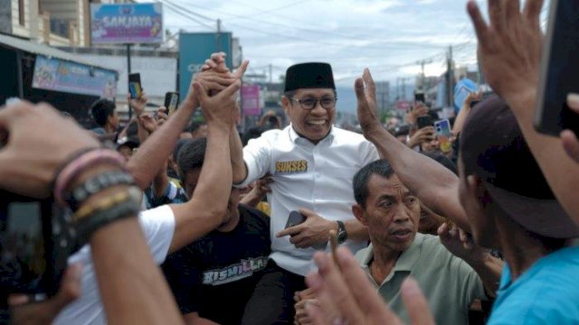 Suwardi Haseng dan Selle KS Dalle Digendong Pendukung, &#8216;Terima Kasih dan Kita Saling Jaga&#8217;