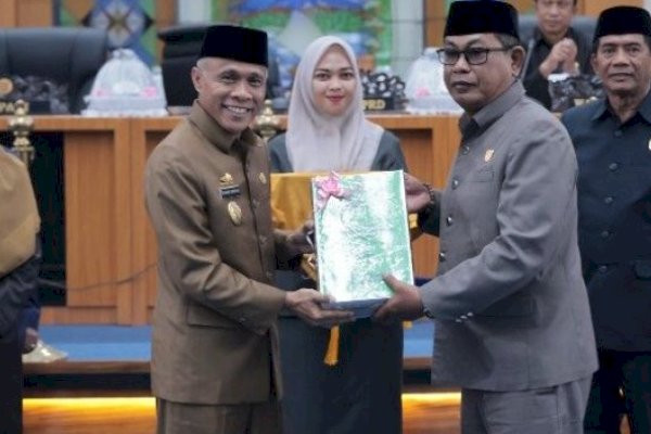 DPRD Pangkep Gelar Rapat Paripurna Penyerahan Ranperda APBD 2025