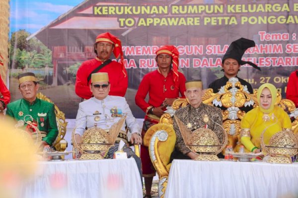 Bupati Barru Hadiri Pengukuhan DPP KRKB WPLMPPB di Saoraja Lapinceng