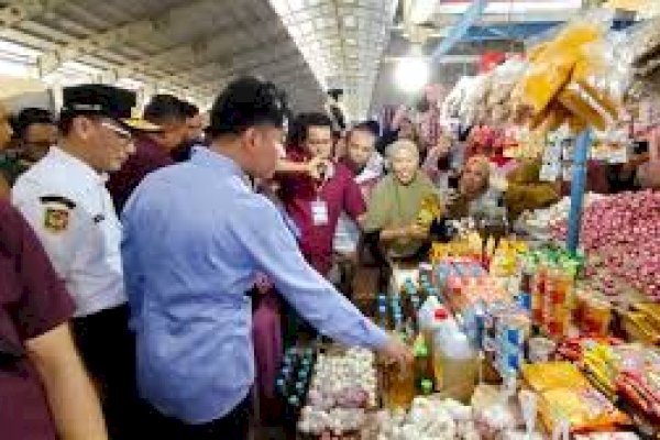 Wapres Gibran Kunjungi Pasar Salewangan Maros