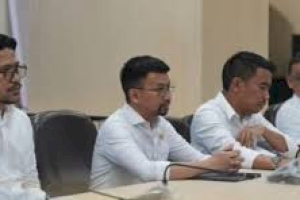 Sekretaris Bapenda Hadiri Rapat Pendapat Fraksi di DPRD Makassar