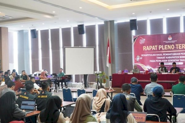 KPU Tetapkan Paslon Beramal jadi Pemenang Pilkada Bone