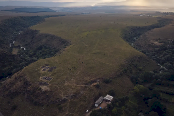 Ada Benteng Raksasa Misterius Berusia 3.000 Tahun Ditemukan di Pegunungan Kaukasus, Apa Fungsinya?