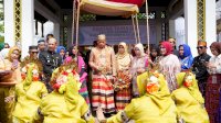 Hadiri HUT Luwu ke-757, Pj Gubernur dan Pj Ketua PKK Sulsel Disambut Meriah di Baruga Kedatuan Luwu