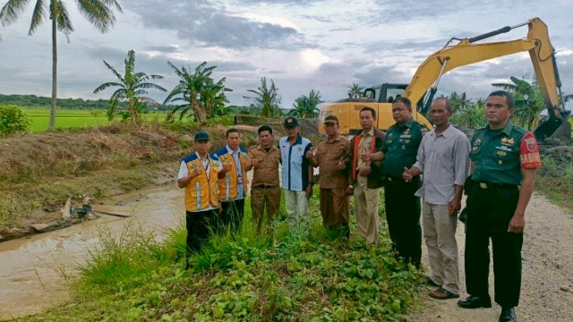 Dinas PSDA Sidrap bersama BBWSPJ Gali Saluran Irigasi.