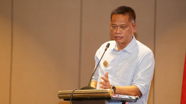 Prof Fadjry Djufry.
