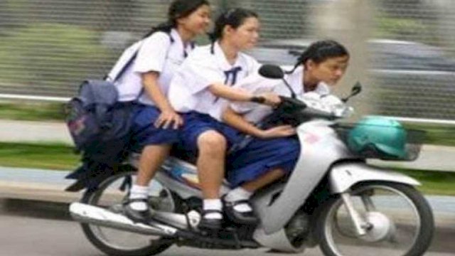 Ilustrasi Siswa Pakai Motor.(F-INT)