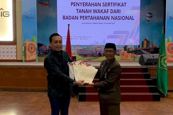 BPN Pangkep Serahkan Sertifikat Wakaf untuk Aset Kementerian Agama