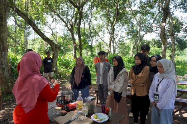 Mahasiswa Kalla Institute Terapkan Konsep Bisnis Berkelanjutan di Kebun Tetangga