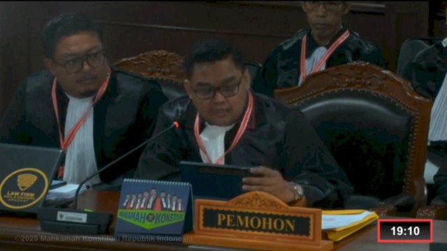 Penasehat Hukum Paslon Erat Bersalam