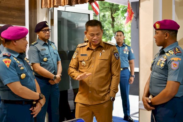 Prof Fadjry Djufry Kenang Masa Kecil dan Lihat Layanan Hyperbaric Chamber RSAL di Lantamal VI Makassar