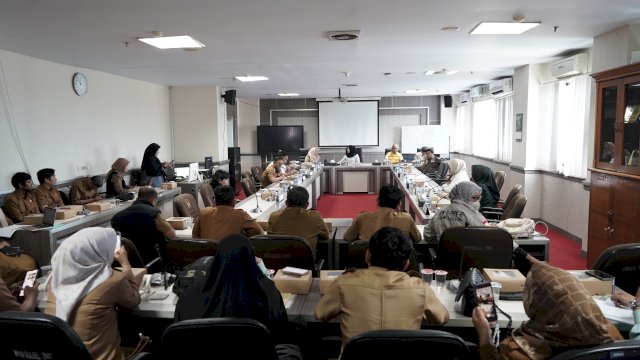 Rapat Komisi E DPRD Sulsel Bersama Disdik Sulsel dan Perwakilan Guru PPPK.