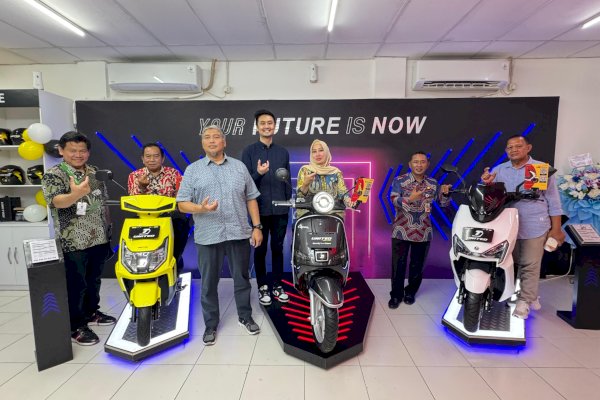 Perkuat Pangsa Pasar, United E-Motor Resmikan Showroom Motor Listrik Terbaru di Jakarta Selatan