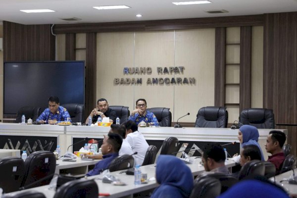 Rapat bersama TAPD Pemkot, Banggar DPRD Makassar Peringatkan soal Belanja Anggaran