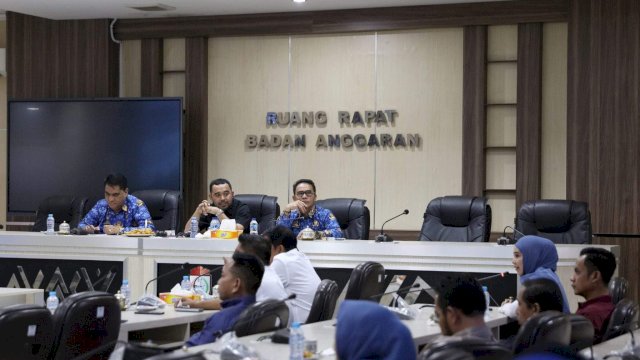 Banggar DPRD rapat bersama TAPD Pemmot Makassar.