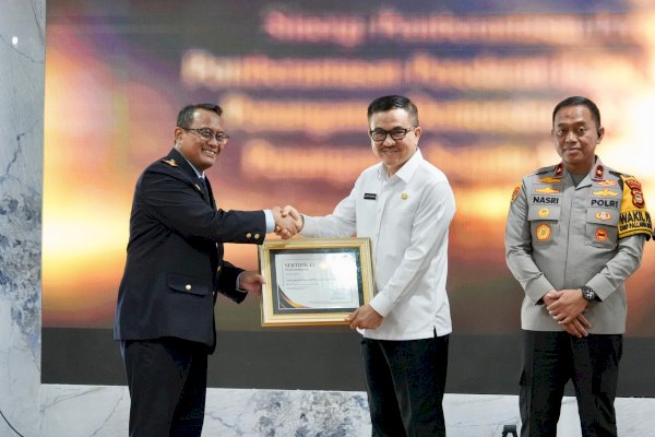 Hari Pabean Internasional, Jufri Rahman Terima Penghargaan dari DJBC Sulbagsel